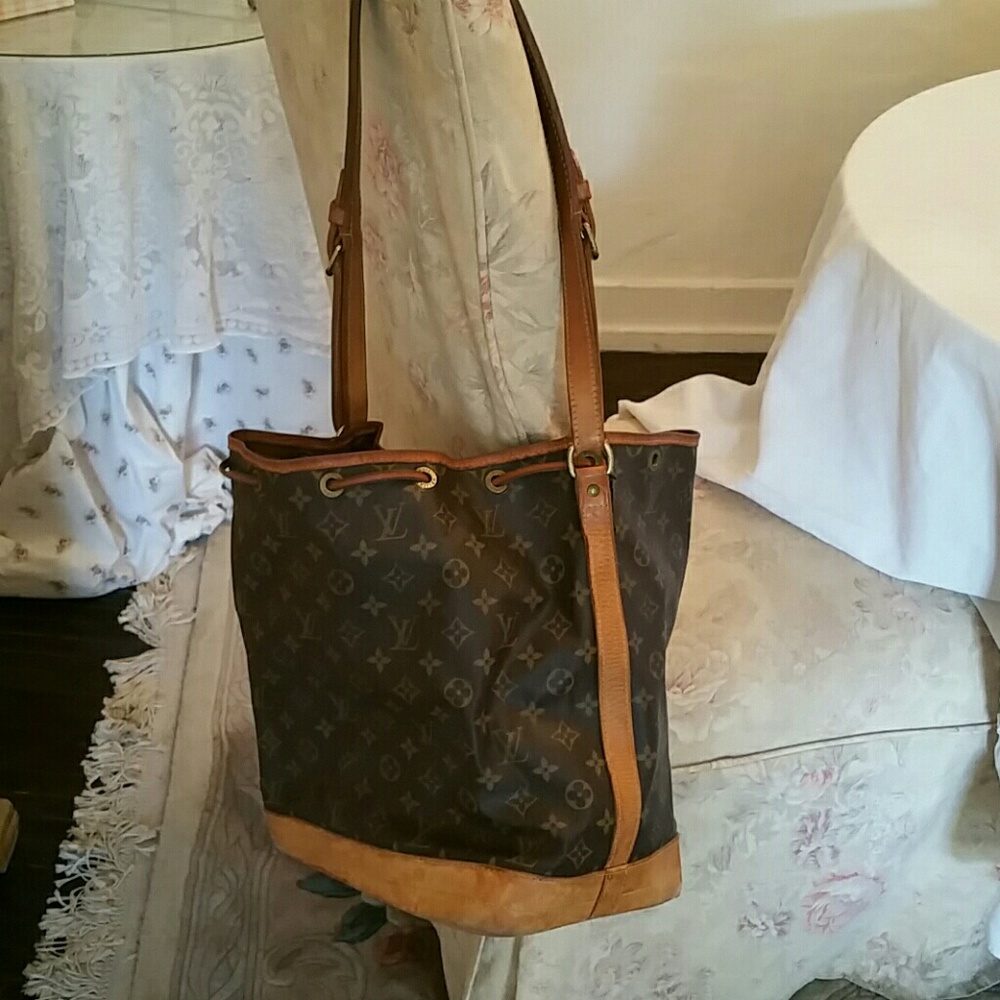 Authentic  VERY USED L Vuitton large bucket bag